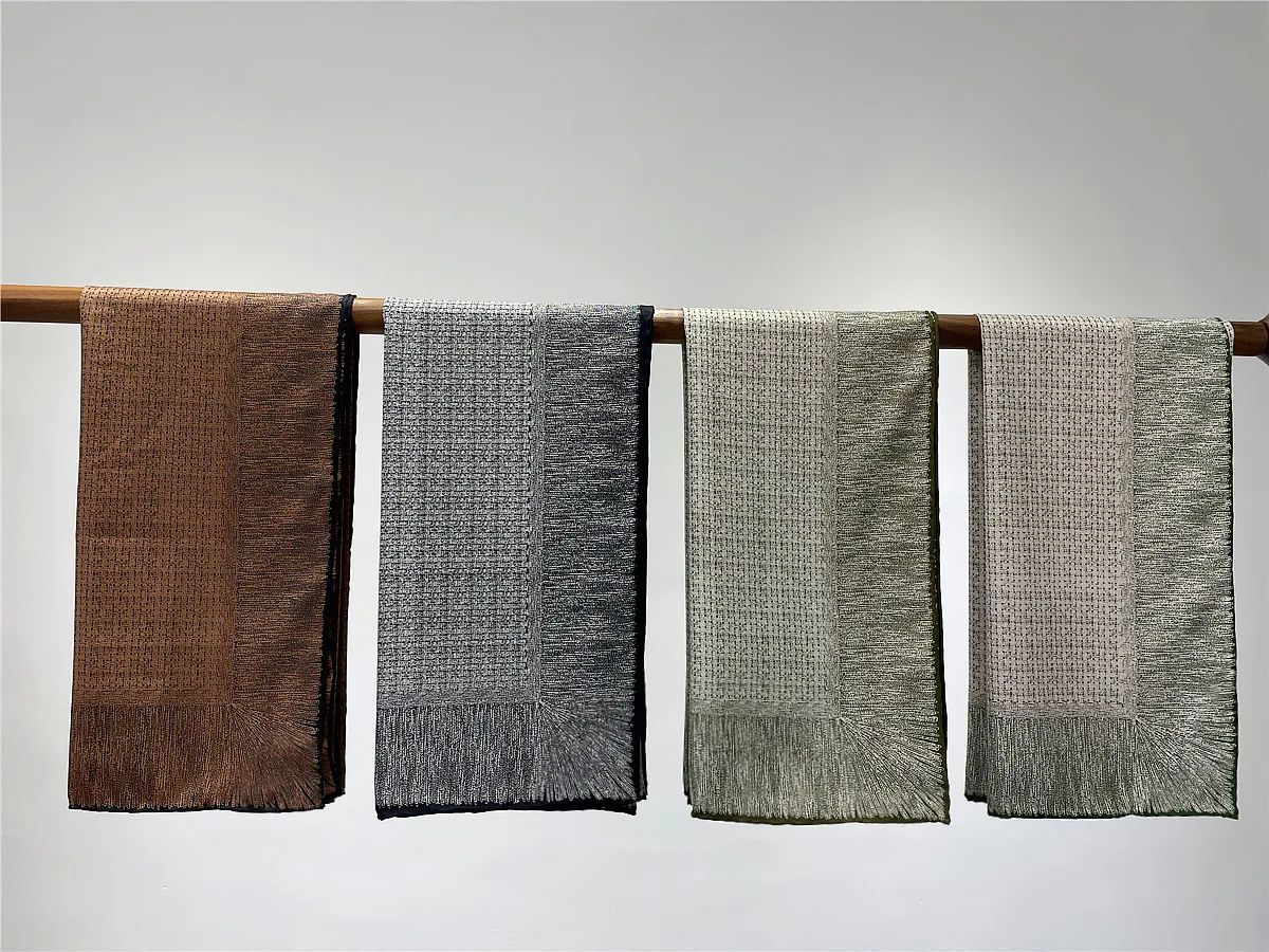 

Spring autumn 2021 simple Korean Japanese women's scarf art model 90cm square scarf noble temperament twill silk sunscreen shawl