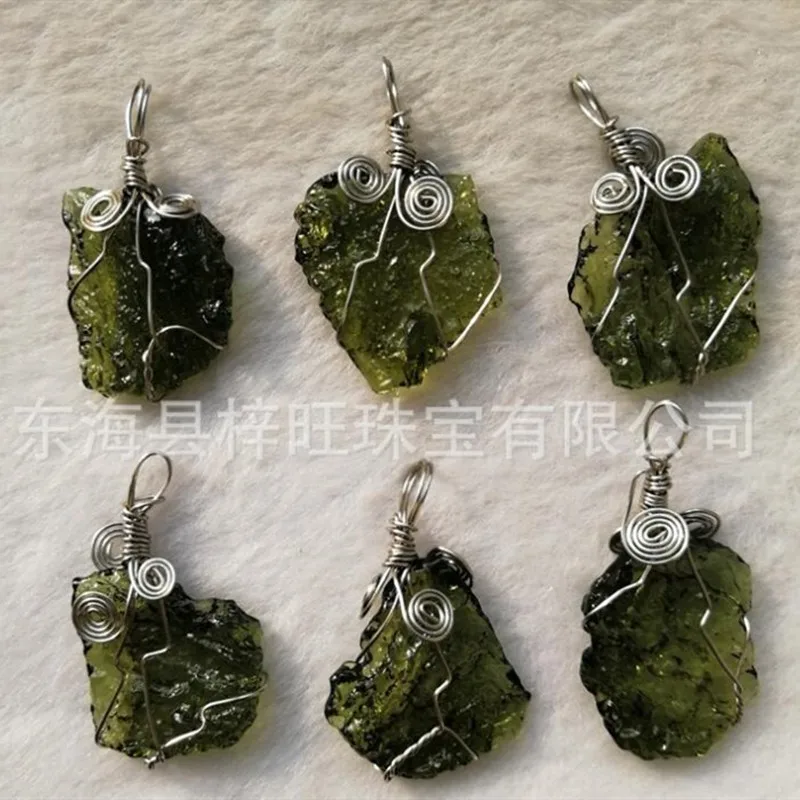 Фото Горячие продажи A ++ натуральный зеленый Аэролит Moldavite кристалл камень кулон энергия apotropaic4g-6g/Лот + бесплатная веревка уникальное ожерелье №1