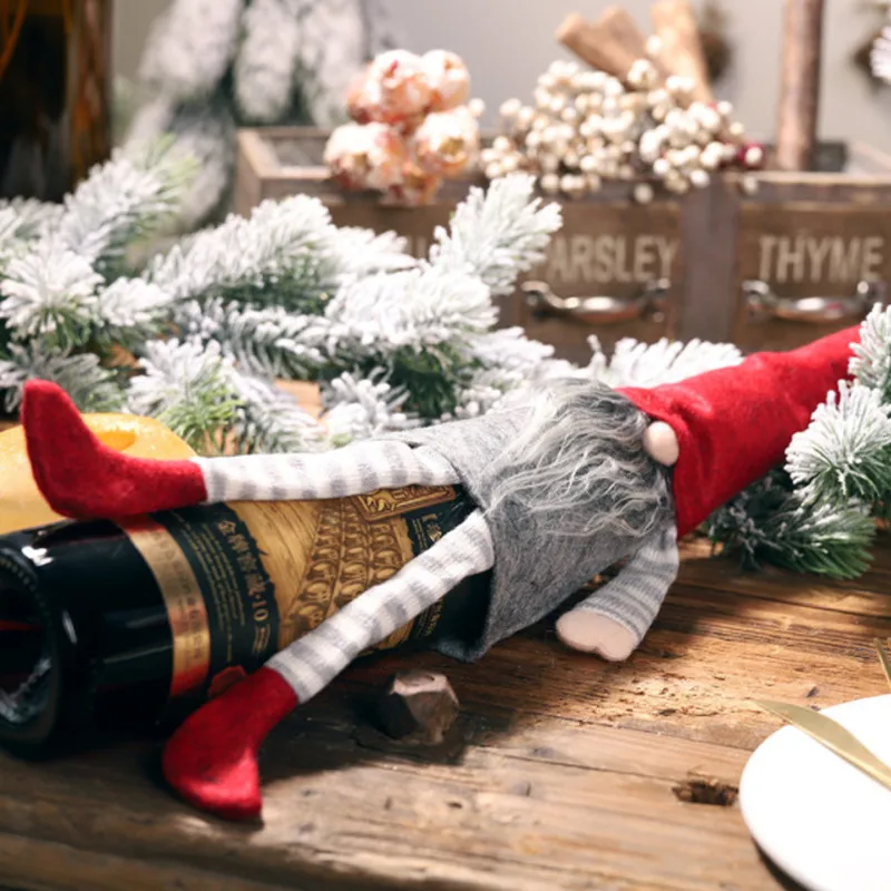 Мультипликационной куклой и Санта Клаус крышки бутылки вина в держатели для