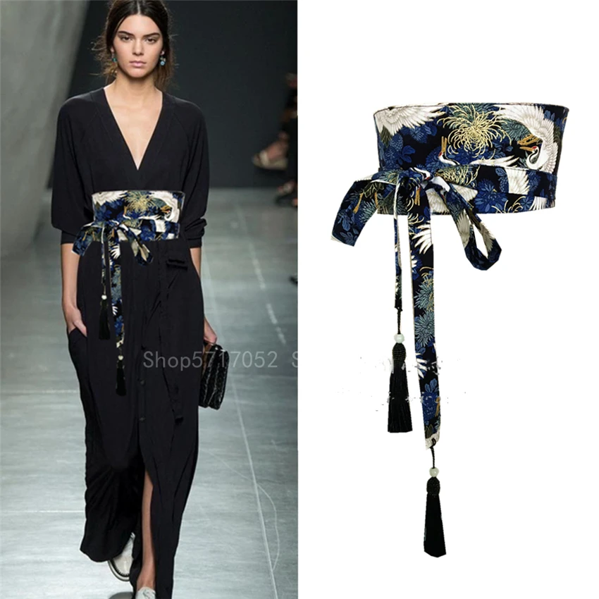 Женское кимоно с кисточками и поясом традиционное черное в японском стиле юката