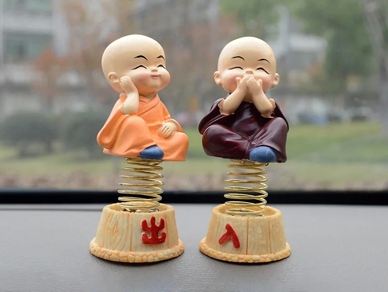 4 шт. Автомобильные украшения резиновая пружинная кукла настольные