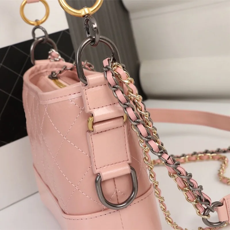 

2021 High-Quality Ladies Multifunctional "Palm Pattern" Handbag, Designed With Metal Combined With Sheepskin Leather