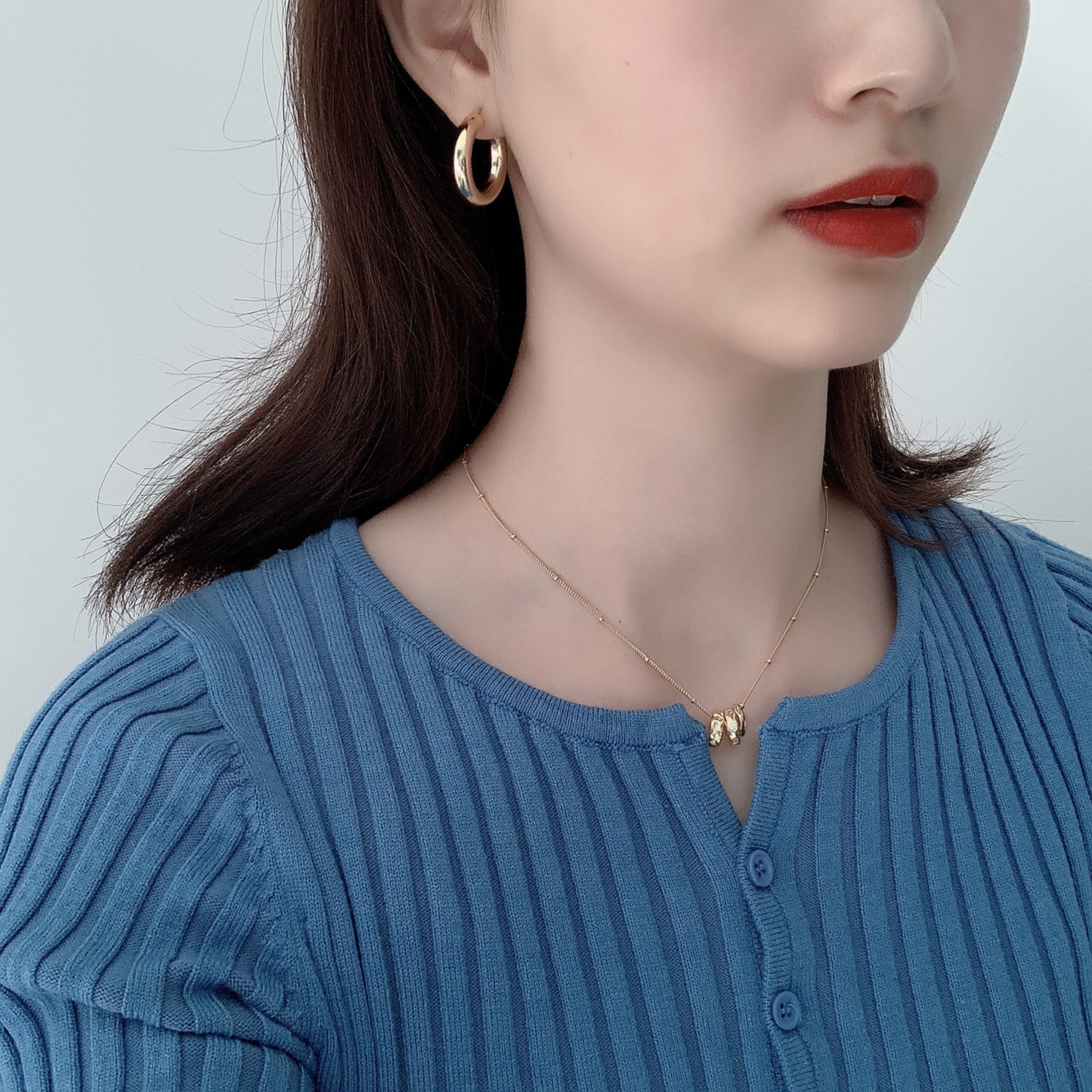 Серьги из серебра 925 пробы модные простые темпераментные увеличенные скрученная