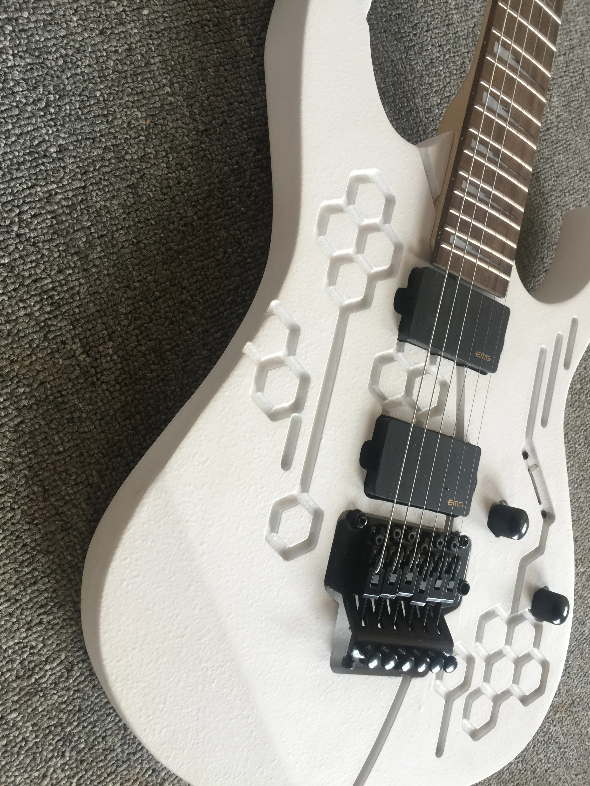 Электрическая гитара/матовая белая компьютерная гравировка шаблон