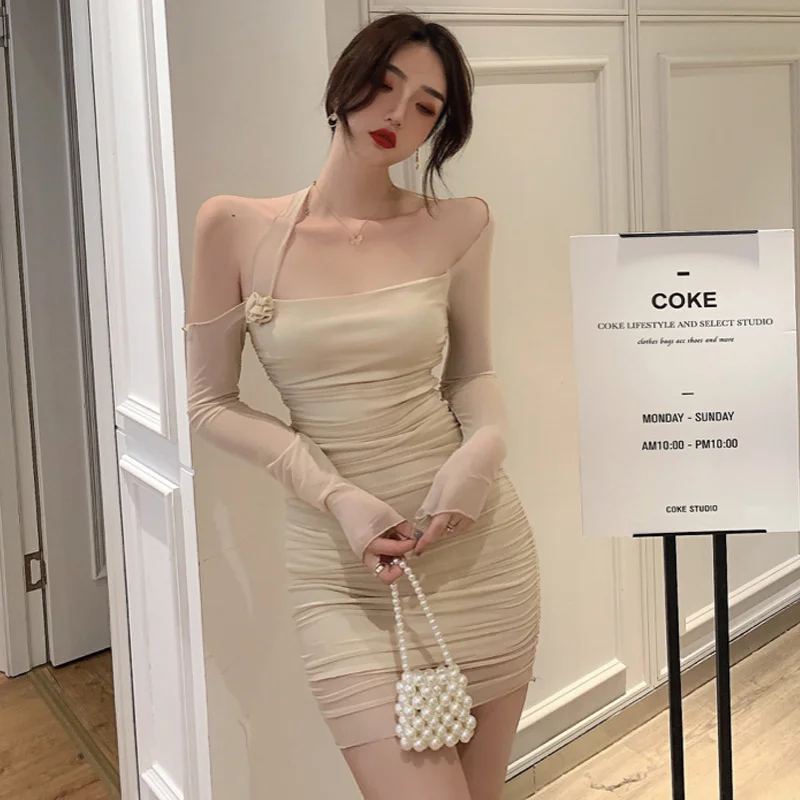 

Женское вечернее платье средней длины, с длинным рукавом