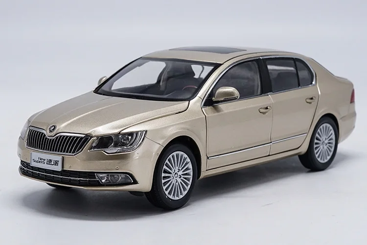 1:18 Skoda Superb сплав модель автомобиля статические металлические модельные автомобили оригинальная коробка для коллекции подарков