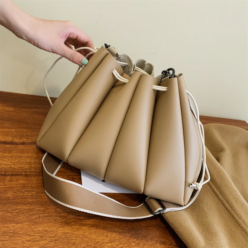 

Женская вместительная сумка через плечо из натуральной кожи, многослойная Сумка, женская сумка через плечо от известного бренда, сумка для ...