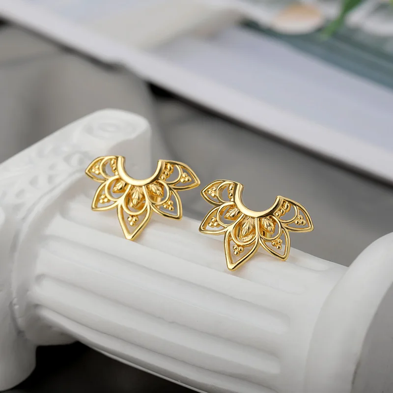 

Vintage Lotus Earrings For Women Stainless Steel Gold Color Hollow Cute Flower Aesthetic Earrings Baroque Jewelry Bijoux Femme