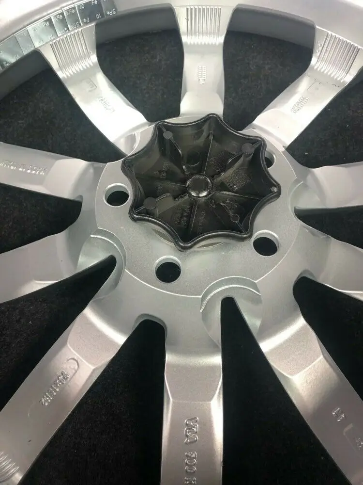 Новинка запасная гайка для крепления колеса VW Golf 4 Polo Bora Jetta 2006-2015 Skoda Octavia 2 Fabia 18D803899