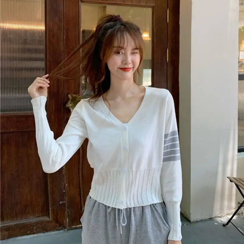 

2021 new autumn Korean loose fit with thin sunscreen cardigan women's net red long sleeve V-Neck Sweater