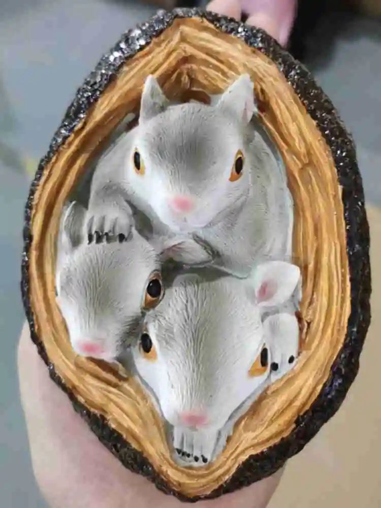 

Garden Squirrel Tree Hugger Yard Art Statue Resin Sculpture Room Outdoor Tree Decoration Pendant Ornament Hanging Garden Ho B6Z7