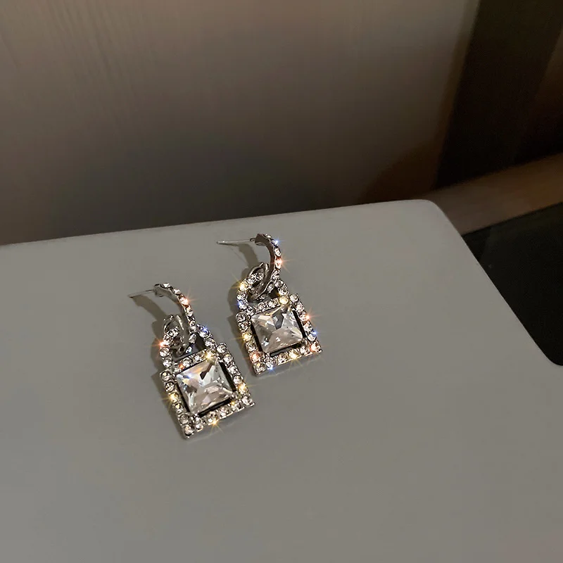 

925 silver needle Korean fashion simple personality Earrings inlaid with diamond small lock Earrings net red temperament design