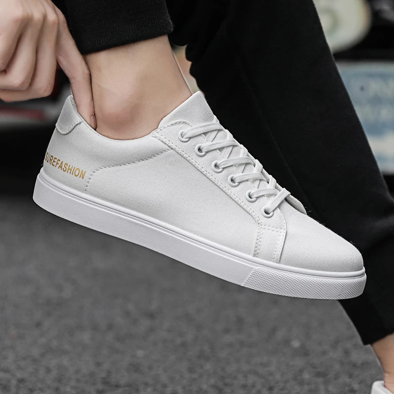 Мужские легкие кроссовки со шнуровкой черные на плоской подошве весна-осень 2019 -