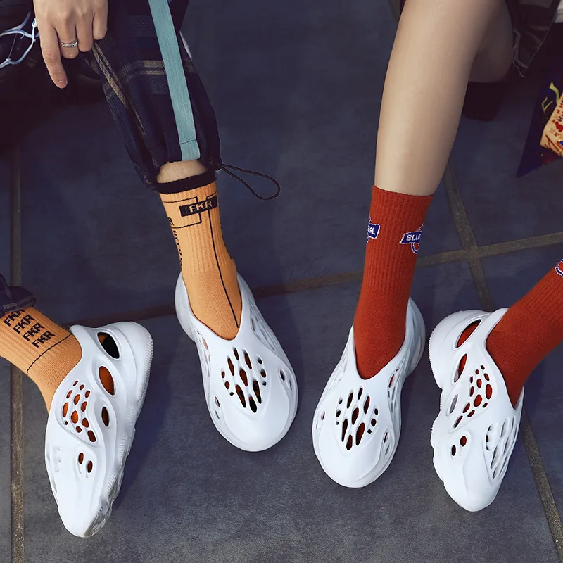 

Men Hollow Coconut Sandals 2021 New Ffashion Soft Bottom Cool Sandals Casual Outdoor Light Beach Shoes Men Women Unisex House