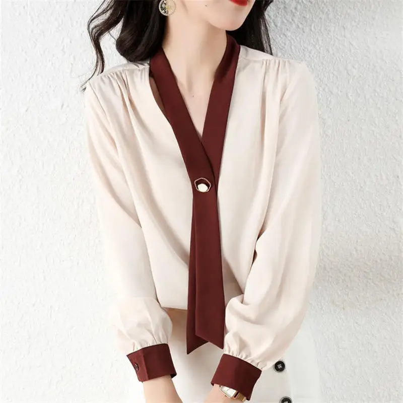 

Блузка женская шифоновая с длинным рукавом и V-образным вырезом