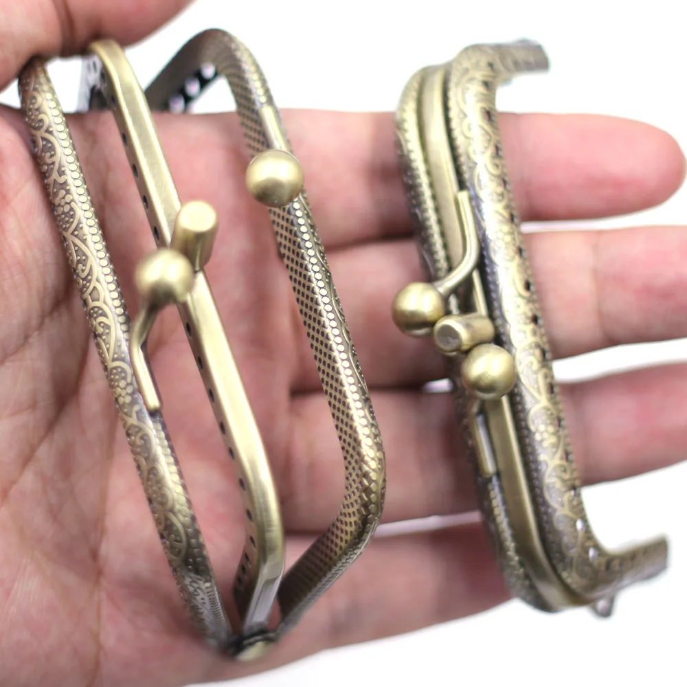 

30PCS 8.5cm Square Embossed Bilayers Metal Purse Frames Kiss Clasps Clutch Buckle Handbag Handle Luggage Bag Hardware Accessorie