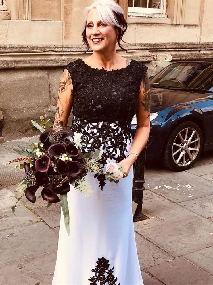 

White and Black Lace Mother of the Bride Dress Long Floor Length Sleevless Jewel Neck Evening Wear Prom Wedding Party Gowns