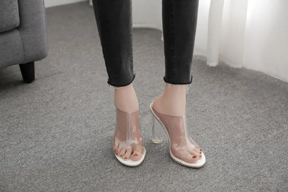 Новинка 2020 женские сандалии тапочки летние на каблуке со стразами прозрачные