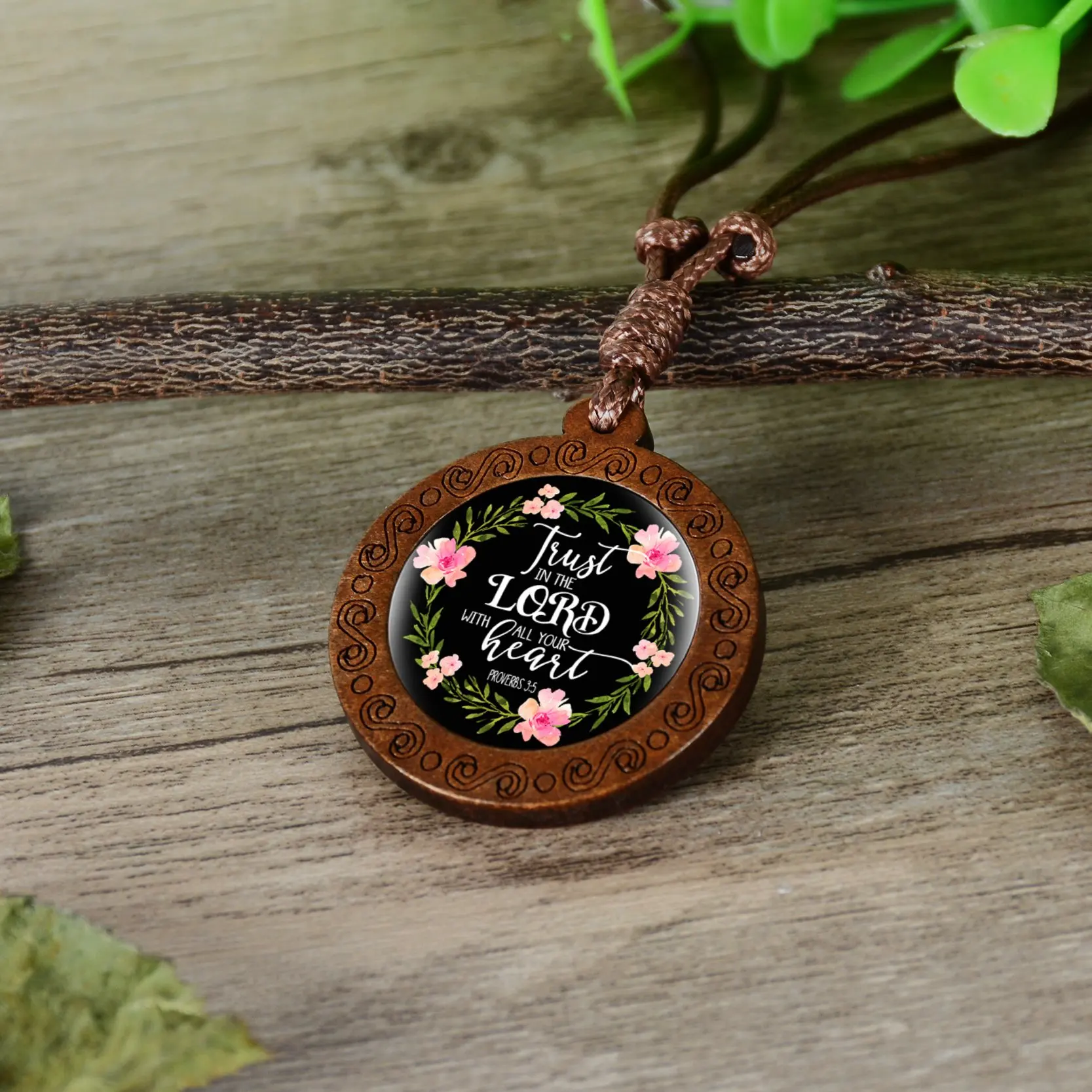 Ожерелье с кабошонами из дерева и стекла в молитвенном стихе 3:5 вдохновляющие