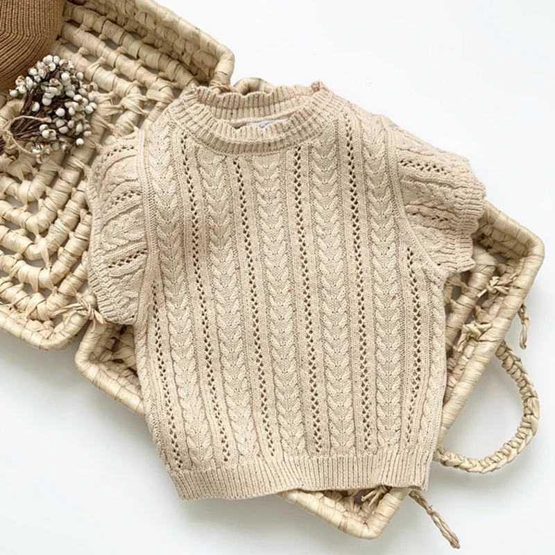 

Жилет вязаный однотонный для девочек 2-8 лет, с широким плечом