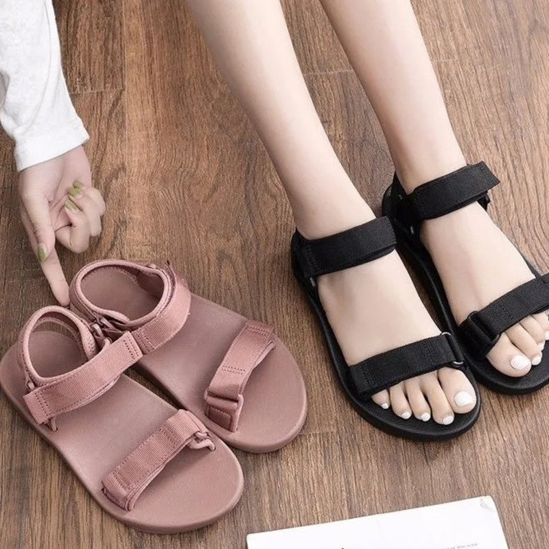 Женские сандалии гладиаторы на плоской платформе черные повседневные с открытым