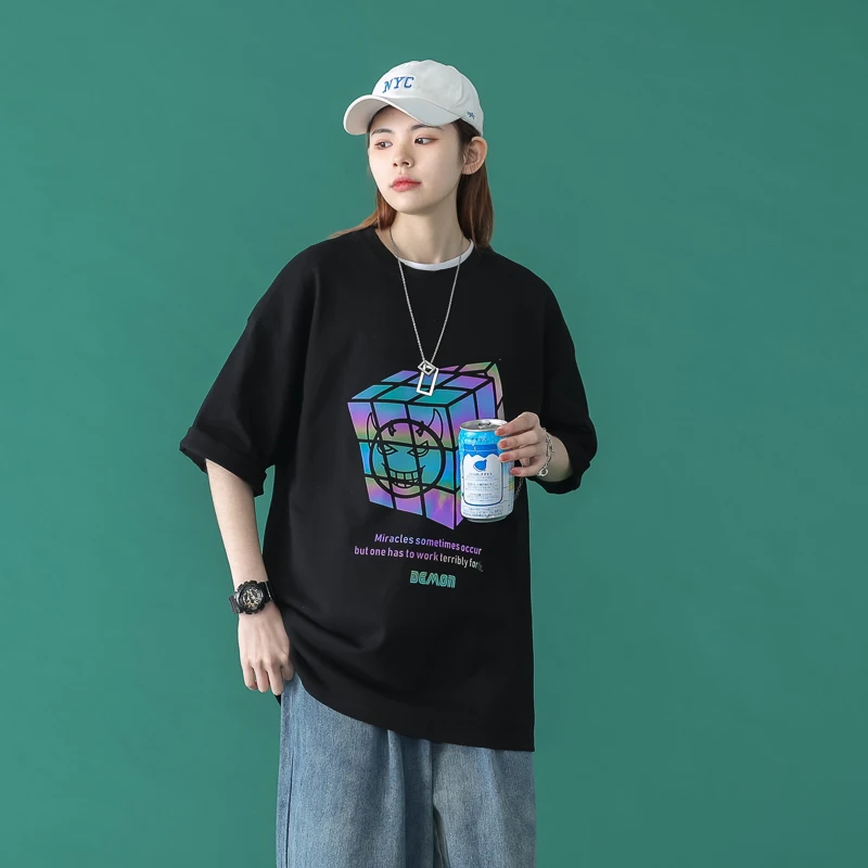 

Футболка женская Светоотражающая с графическим рисунком, топ оверсайз в уличном стиле, модная трендовая одежда в стиле унисекс, пуловер, ле...