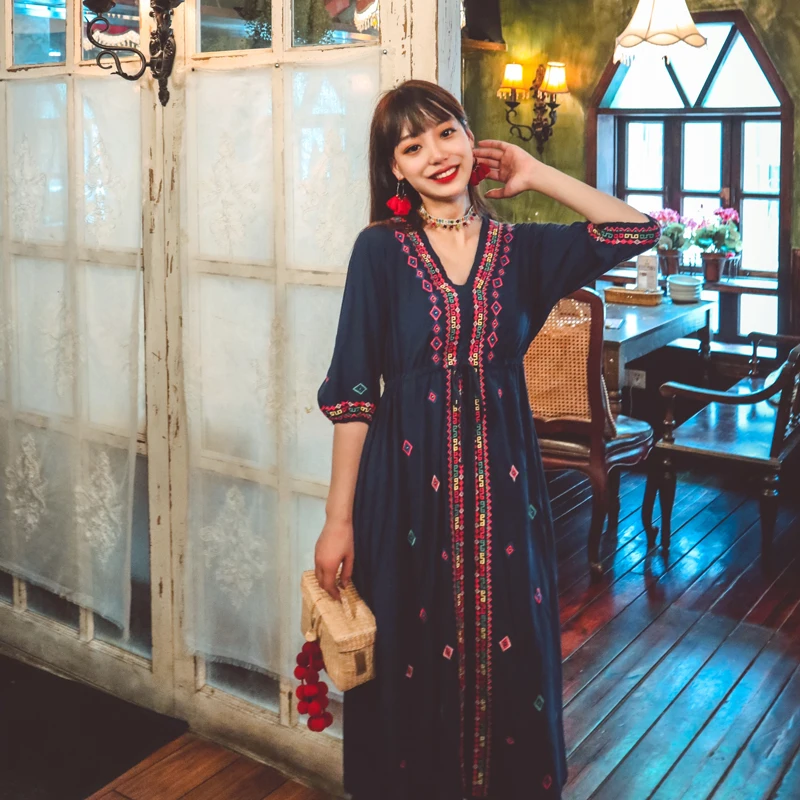 

Make Bohemia embroidery v-neck close tied with restoring ancient ways with three color dress