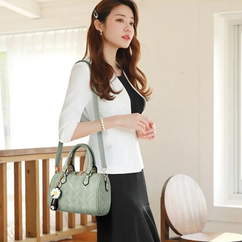 

2021 new fashion trendy shoulder bag simple versatile messenger handbag lady personalized pillow bag Pu Leather Tote Small bags