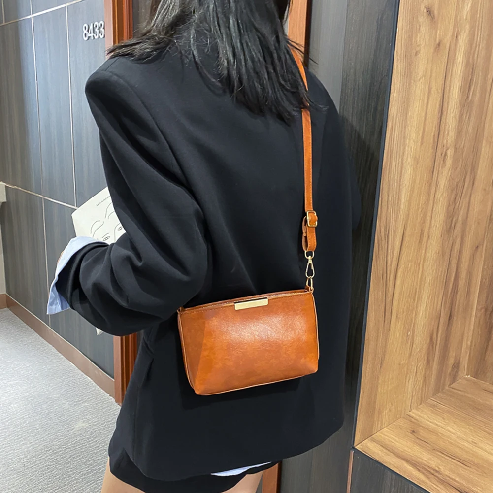 

Simple Women PU Leather Crossbody Bag Female Solid Color Flat Mouth Messenger Pouch Travel Daily Shoulder Handbag Purses