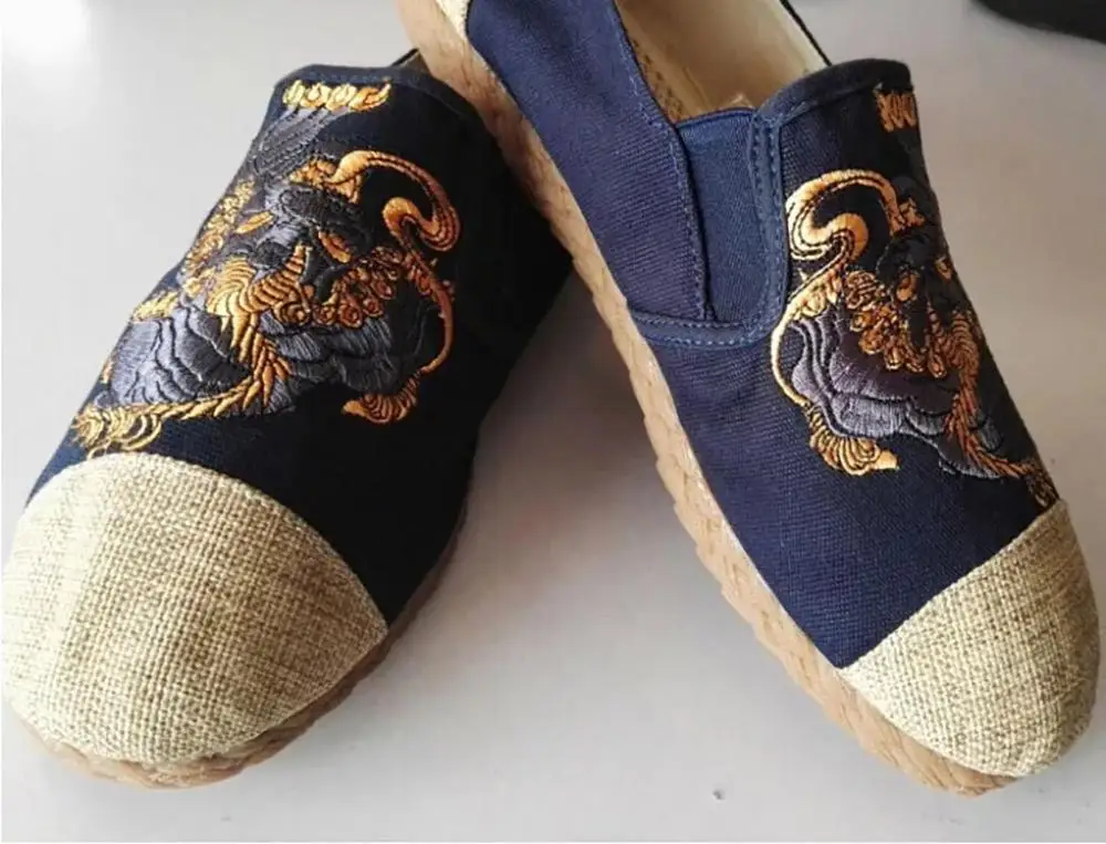 

Men Handmade Shoes Flax Loafers Comfortable Non-Slip Kungfu Tai Chi Flats Kylin Embroid Unisex Autumn Spring Slip-On Shoes