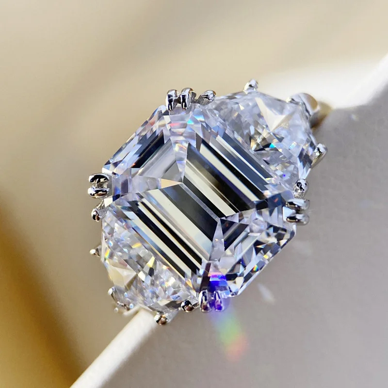 Женское кольцо из циркония с натуральным белым камнем | Украшения и аксессуары