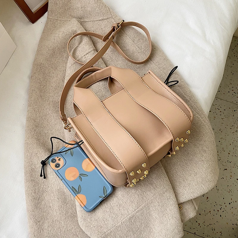 

2020 Autumn Winter Fashion Leather Handbag Vintage New Designer Sense Small Square Bags Retro Crossbody Shoulder Bag Travel Bag