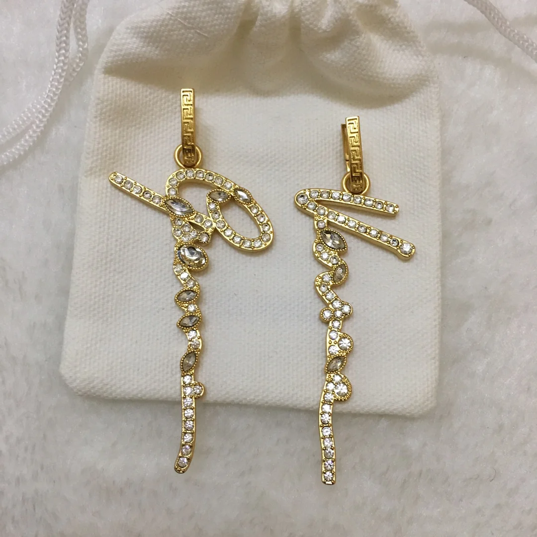 

rystal signature is not paired into earrings