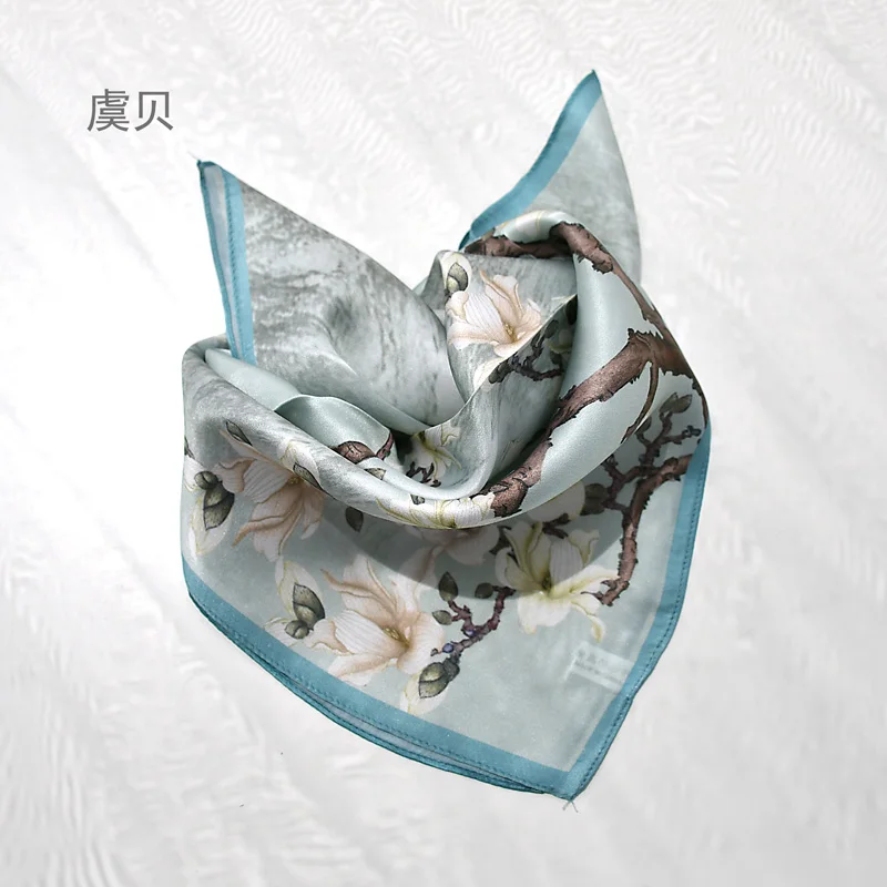 Шарф из натурального шелка светло-зеленого цвета маленький квадратный для