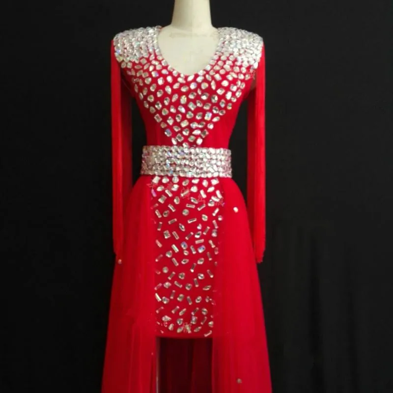 Женский костюм со стразами цельное платье и кисточками сзади выпускной вечер