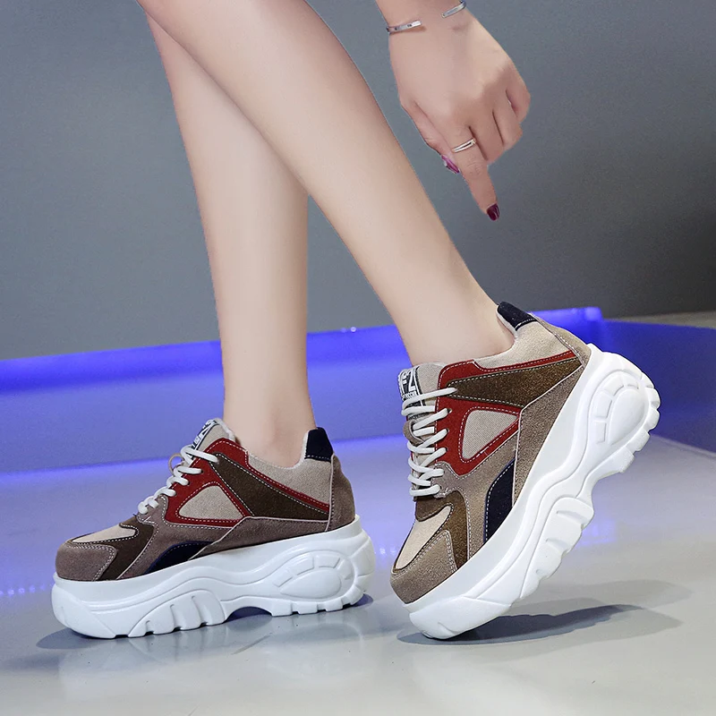 

Женские массивные кроссовки на танкетке 7 см, сезон весна, 2021