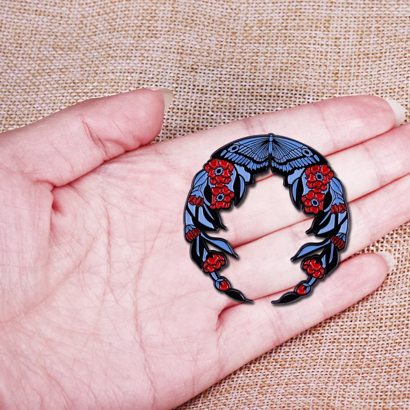 Бейдж с изображением цветов бабочек венков вы чувствуете что весна