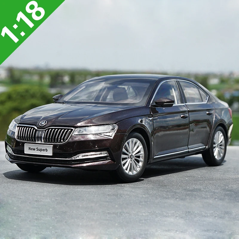 Оригинальная коробка 1:18 Высокая тщательность Skoda превосходная модель автомобиля