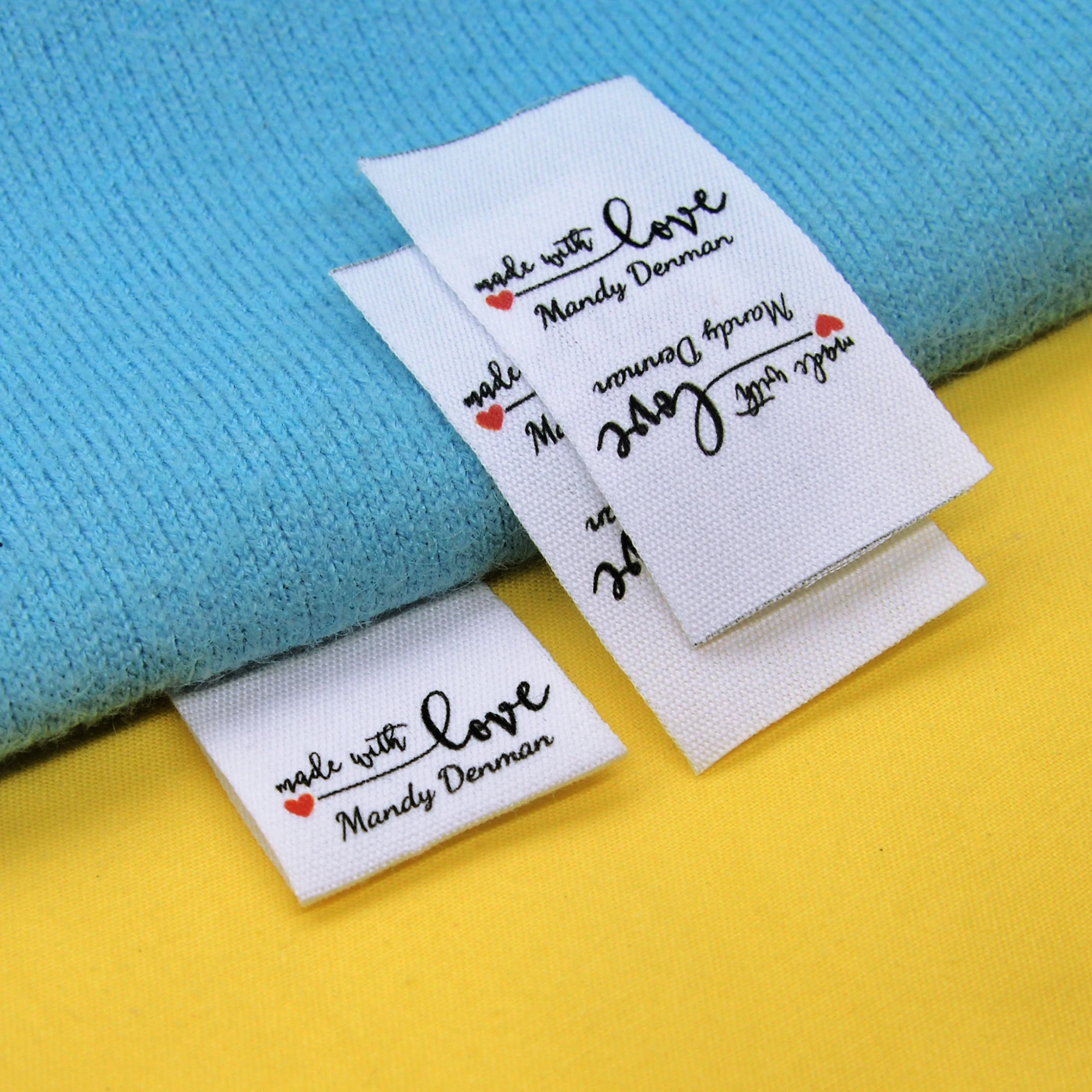 

Пользовательская швейная этикетка, складка, пользовательские этикетки для одежды-тканевые бирки с именами, логотип или текст, хлопковая лента, пользовательский дизайн (FR074)
