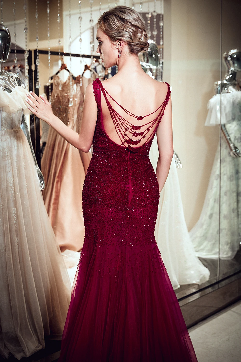 Бордовый с юбкой-годе украшенное кристаллами бисером вечерние платья открытой