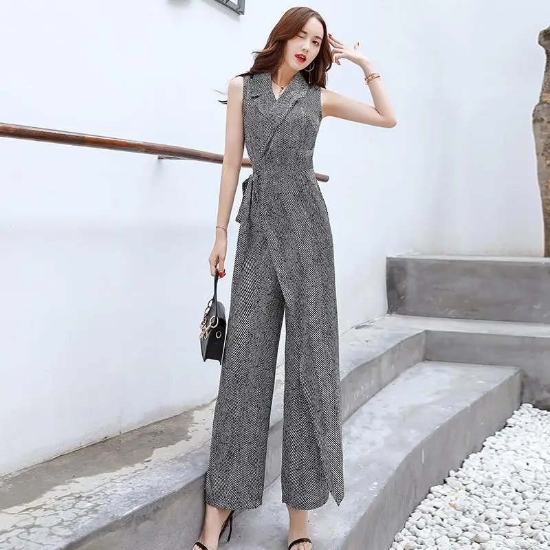 Женский комбинезон на шнуровке красный без рукавов свободные брюки с широкими