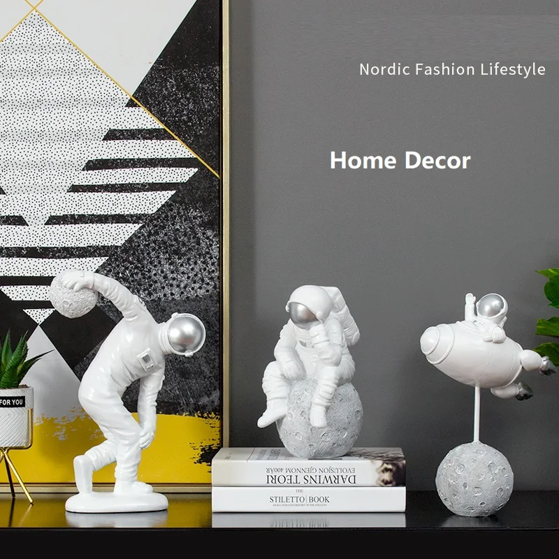 Статуя астронавта скульптура космического человека наружный стиль