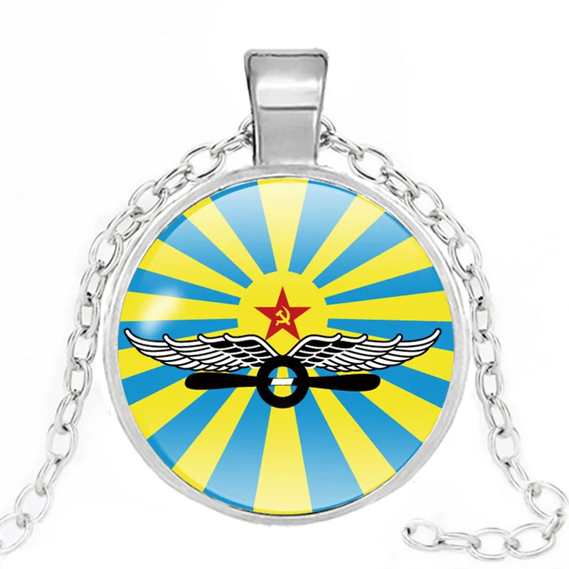 Классические советские значки ожерелье с серпом подвеской-топором мужские и