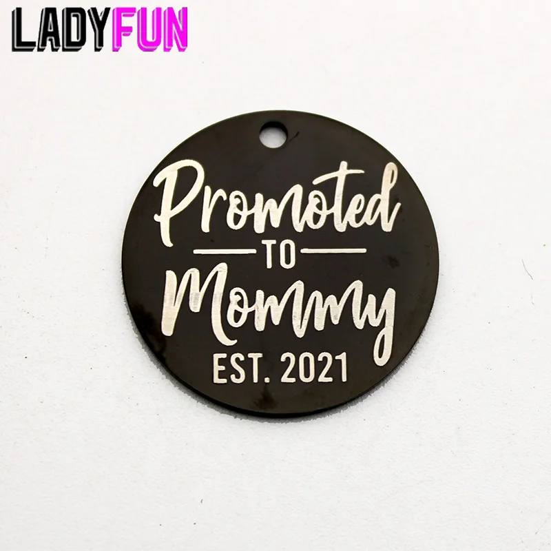 Мама Est.2021 Шарм выгравировать повышен до Mommy 2021 Подвески Нержавеющая сталь