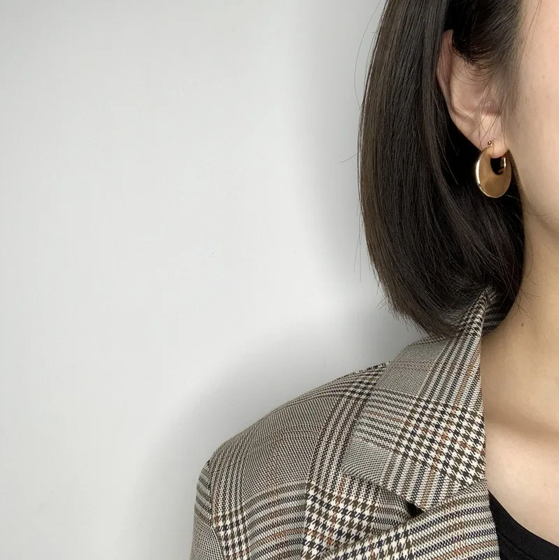 

Japanese and Korean golden chic French style small incense high-quality geometric circle unusual earrings woman