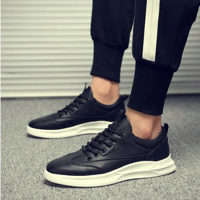 Мужские дышащие кроссовки из натуральной кожи на плоской подошве |