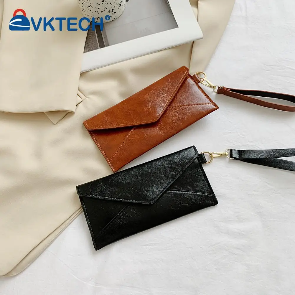 

Женская винтажная кожаная сумка-конверт с ремешком на руку