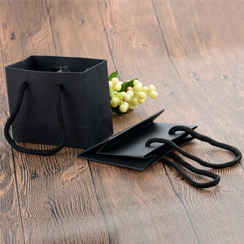 

5Pcs/lot Paper Kraft Paper Gift Bag Black Handles Bags Birthday Party Festival Gifts Packing Shopping Paper Bag Wholesales