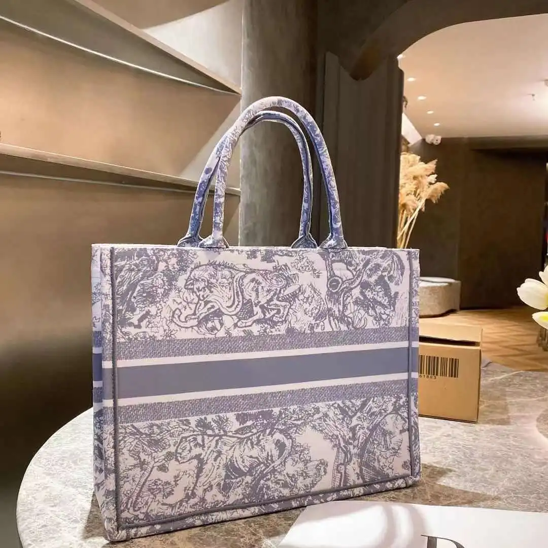 

Top design with LOGO fashion embroidery style diversified multi-color multi-pattern casual one-shoulder messenger beach bag