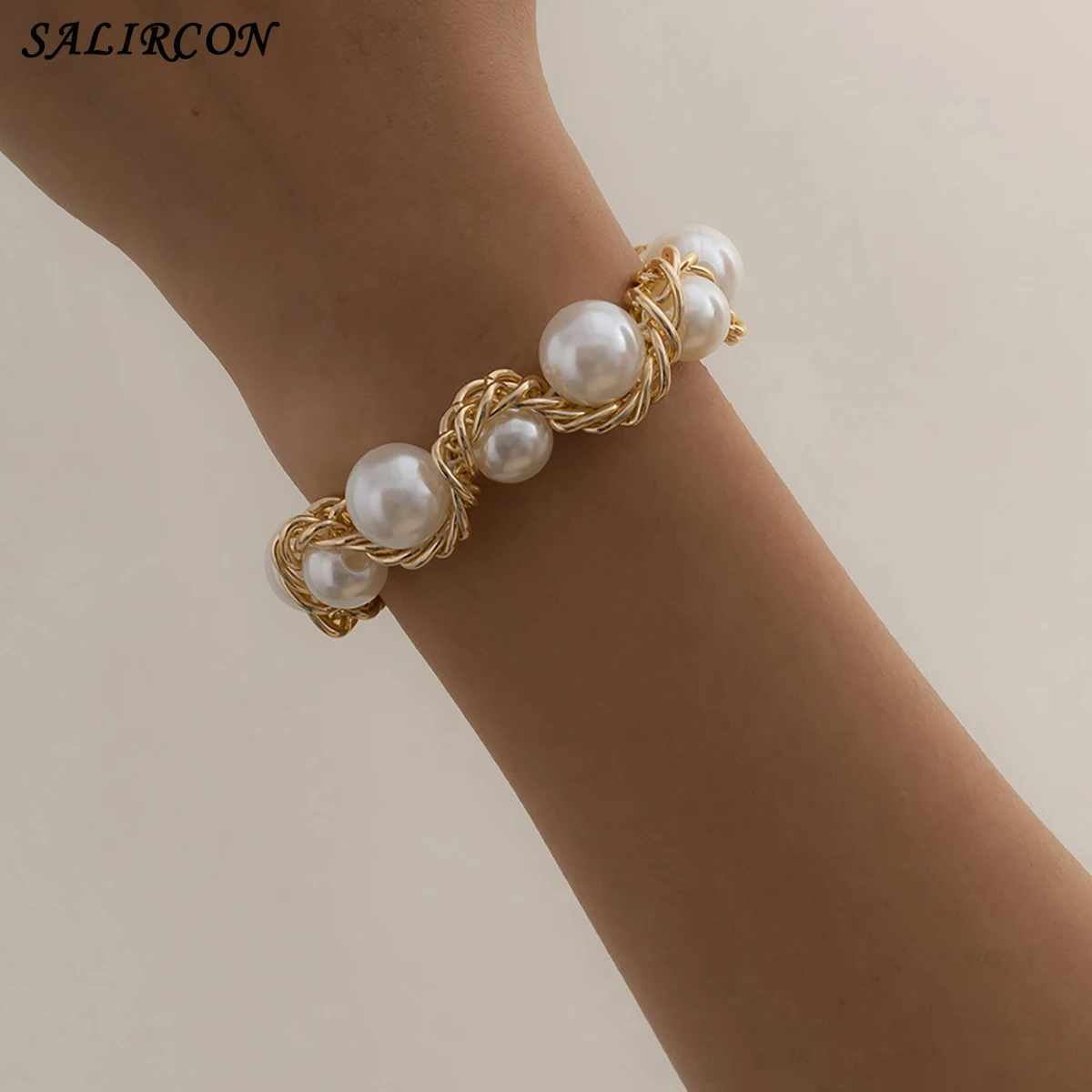 Купи Salircon Kpop Imitation Pearl Bracelet on Hand Punk Charm Gold Color Bracelet for Girls Couple Bracelets Women Jewelry Gift 2021 за 168 рублей в магазине AliExpress